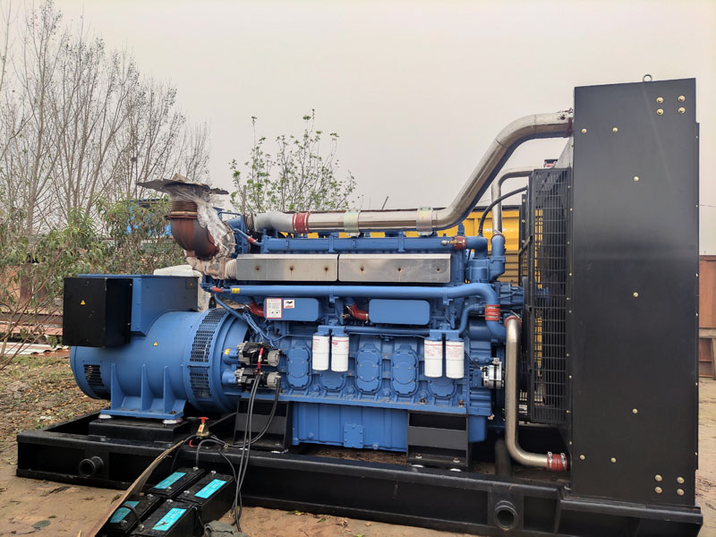 贺州柴油发电机组更换机油时，应遵循哪些步骤？